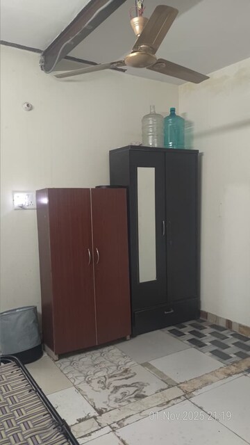Room in 1 RK Apartment at Arun Vihar Sector 37, Sector 37 – for Rent