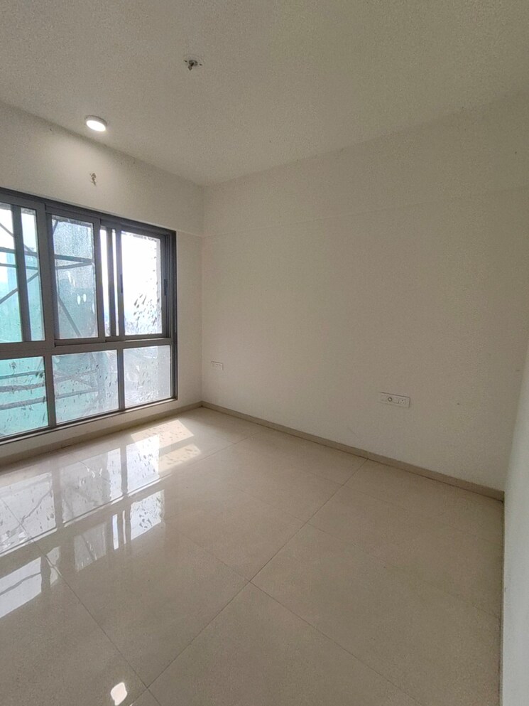 Room, kandivali west 3 Bedroom 950 Sq.Ft. Apartment In Kandivali West Mumbai 9549933