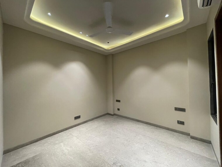 Room, safdarjung enclave 4 Bedroom 2100 Sq.Ft. Builder Floor In Safdarjung Enclave Delhi 9549947