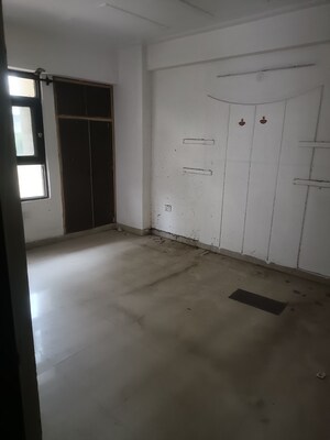 Room in 3 BHK Apartment at Saket Kunj Sahibabad, Rajendra Nagar Sector 5 – for Rent