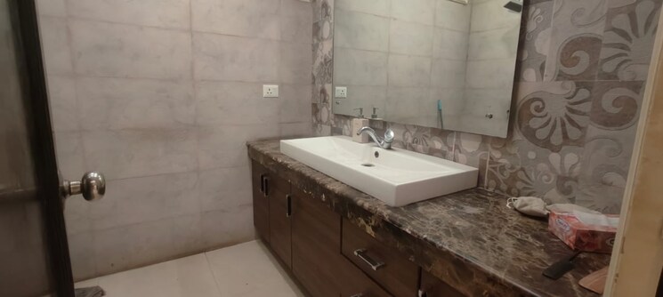 Bathroom, sarvapriya vihar 4 Bedroom 2500 Sq.Ft. Builder Floor In Sarvapriya Vihar Delhi 9549980