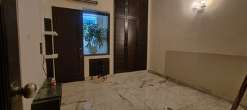 Room in 4 BHK Builder Floor at Sarvapriya Vihar – for Rent