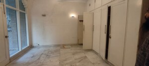 Room in 4 BHK Builder Floor at Sarvapriya Vihar – for Rent