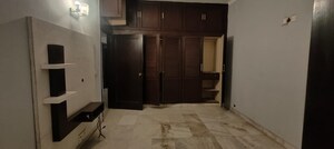 Room in 4 BHK Builder Floor at Sarvapriya Vihar – for Rent
