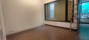 Room in 4 BHK Builder Floor at Sarvapriya Vihar – for Rent