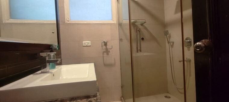 Bathroom, sarvapriya vihar 4 Bedroom 2500 Sq.Ft. Builder Floor In Sarvapriya Vihar Delhi 9549980