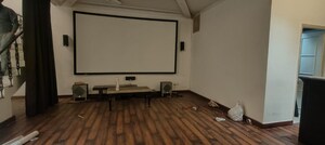 Room in 4 BHK Builder Floor at Sarvapriya Vihar – for Rent