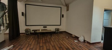 Room in 4 BHK Builder Floor at Sarvapriya Vihar – for Rent