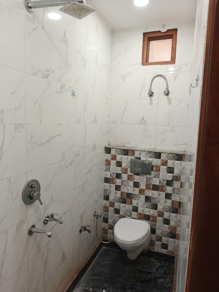 Bathroom, rohini sector 25 2 Bedroom 32 Sq.Mt. Builder Floor In Rohini Sector 25 Delhi 9550022