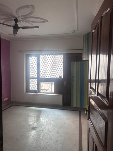 Room in 2 BHK Independent House at Sector 31 – for Sale