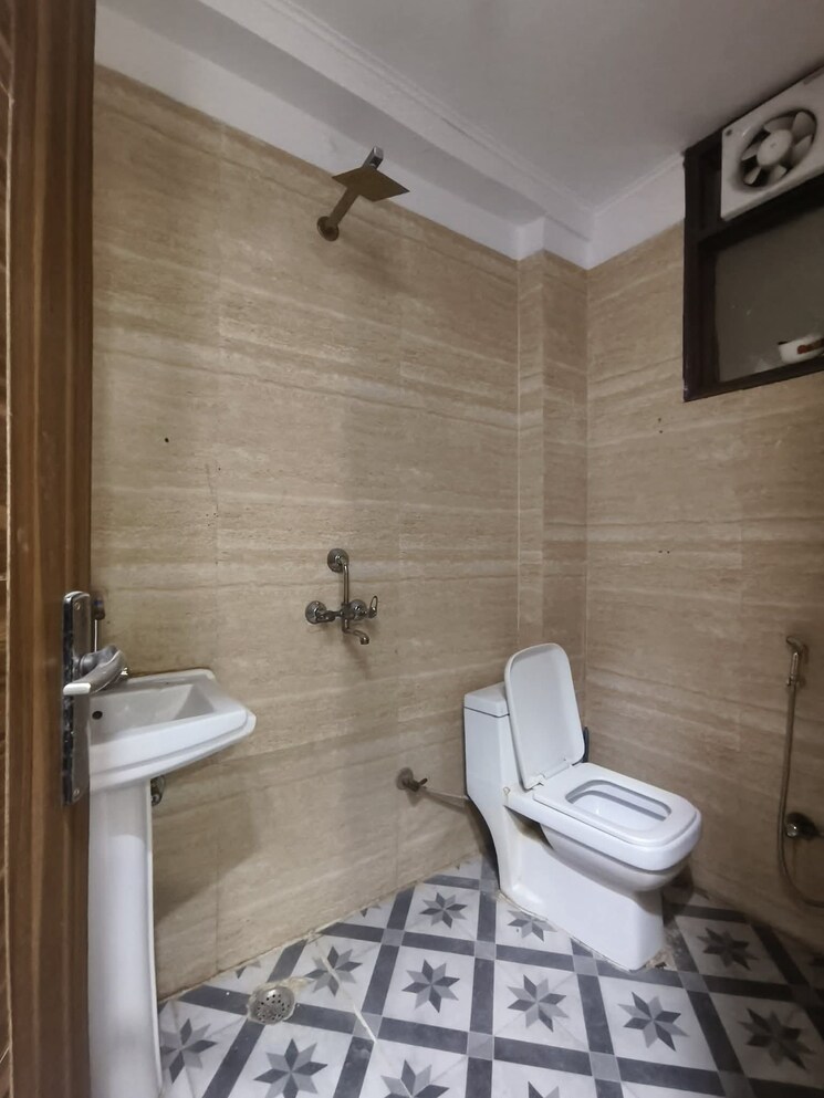 Bathroom, chattarpur 1 Bedroom 450 Sq.Ft. Builder Floor In Chattarpur Delhi 9550011