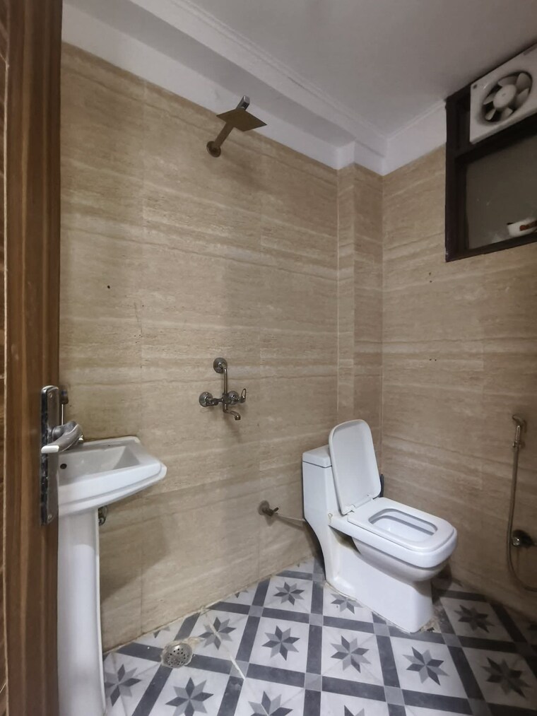 Bathroom, chattarpur 1 Bedroom 450 Sq.Ft. Builder Floor In Chattarpur Delhi 9550011