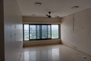Room in 3 BHK Apartment at Godrej Platinum Mumbai, Vikhroli East – for Rent