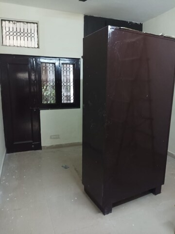 Room in 2 BHK Independent House at RWA Apartments, Sector 31 – for Rent