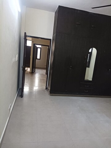 Room in 2 BHK Independent House at RWA Apartments, Sector 31 – for Rent