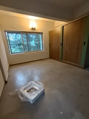 Room in 3 BHK Apartment at Halasuru – for Rent