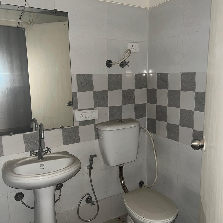 Bathroom, gaur-city-2-14th-avenue 2 Bedroom 955 Sq.Ft. Apartment In Sector 16c Greater Noida Greater Noida 9550093