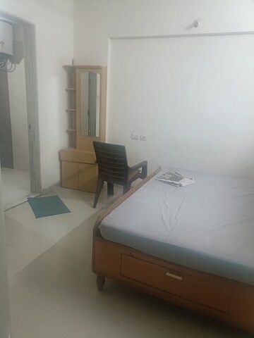 Room in 2 BHK Apartment at Ambiience Antilia, Bavdhan – for Rent