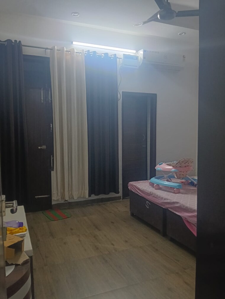 Bedroom, pir machalla 3 Bedroom 1800 Sq.Ft. Apartment In Pir Machalla Zirakpur 9550091