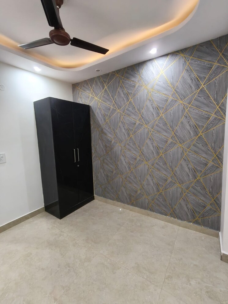 Room, dwarka mor 2 Bedroom 70 Sq.Yd. Builder Floor In Dwarka Mor Delhi 9550119