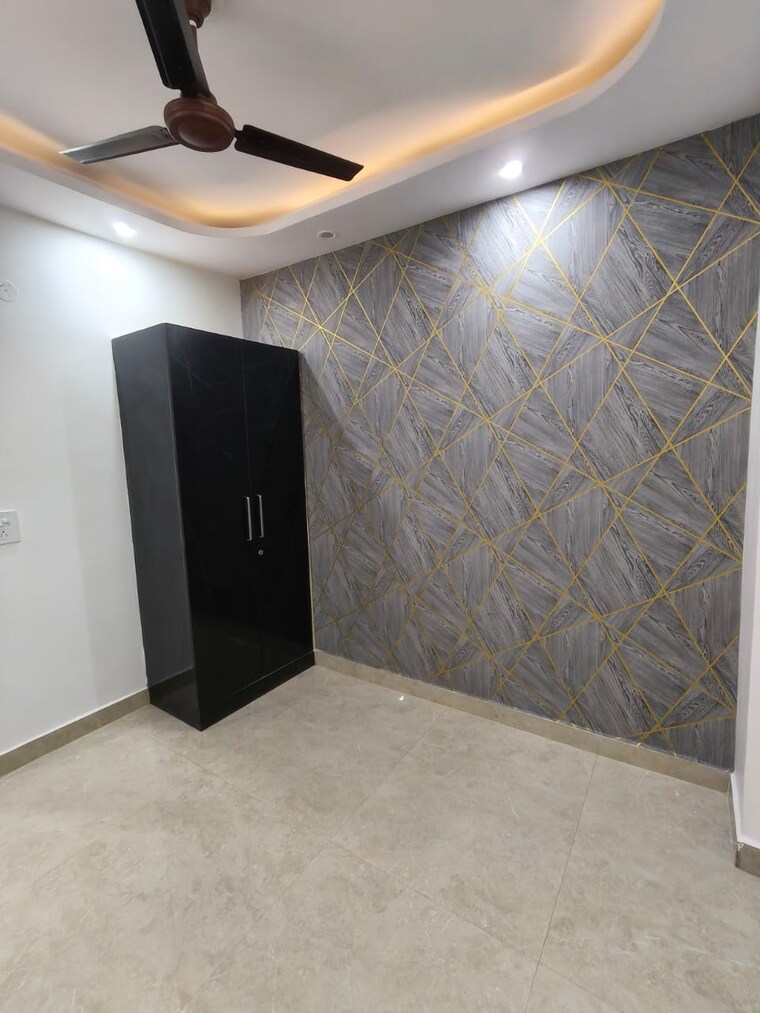 Room, dwarka mor 2 Bedroom 70 Sq.Yd. Builder Floor In Dwarka Mor Delhi 9550119