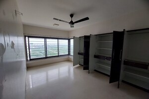 Room in 3 BHK Apartment at Godrej Platinum Mumbai, Vikhroli East – for Rent