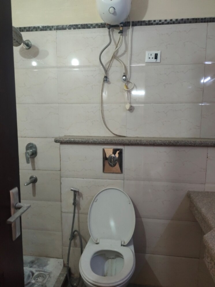 Bathroom, dasnac-the-jewel 3 Bedroom 1525 Sq.Ft. Apartment In Sector 75 Noida 9550162