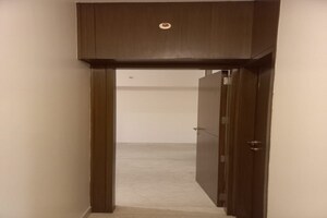 Room in 3 BHK Apartment at Godrej Platinum Mumbai, Vikhroli East – for Rent