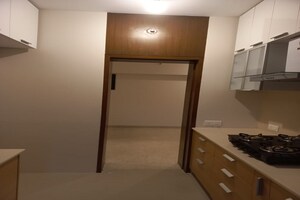 Room in 3 BHK Apartment at Godrej Platinum Mumbai, Vikhroli East – for Rent