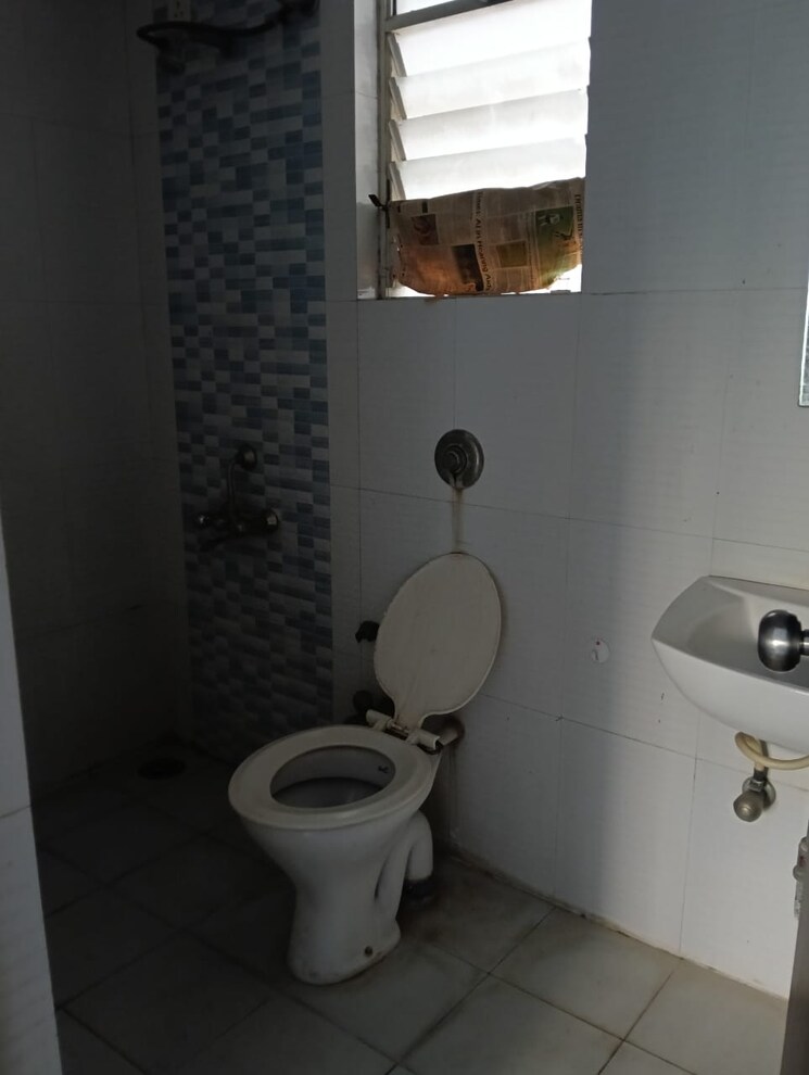 Bathroom, goel-ganga-cypress 2 Bedroom 711 Sq.Ft. Apartment In Tathawade Pune 9550166