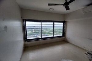 Room in 2 BHK Apartment at Godrej Platinum Mumbai, Vikhroli East – for Rent