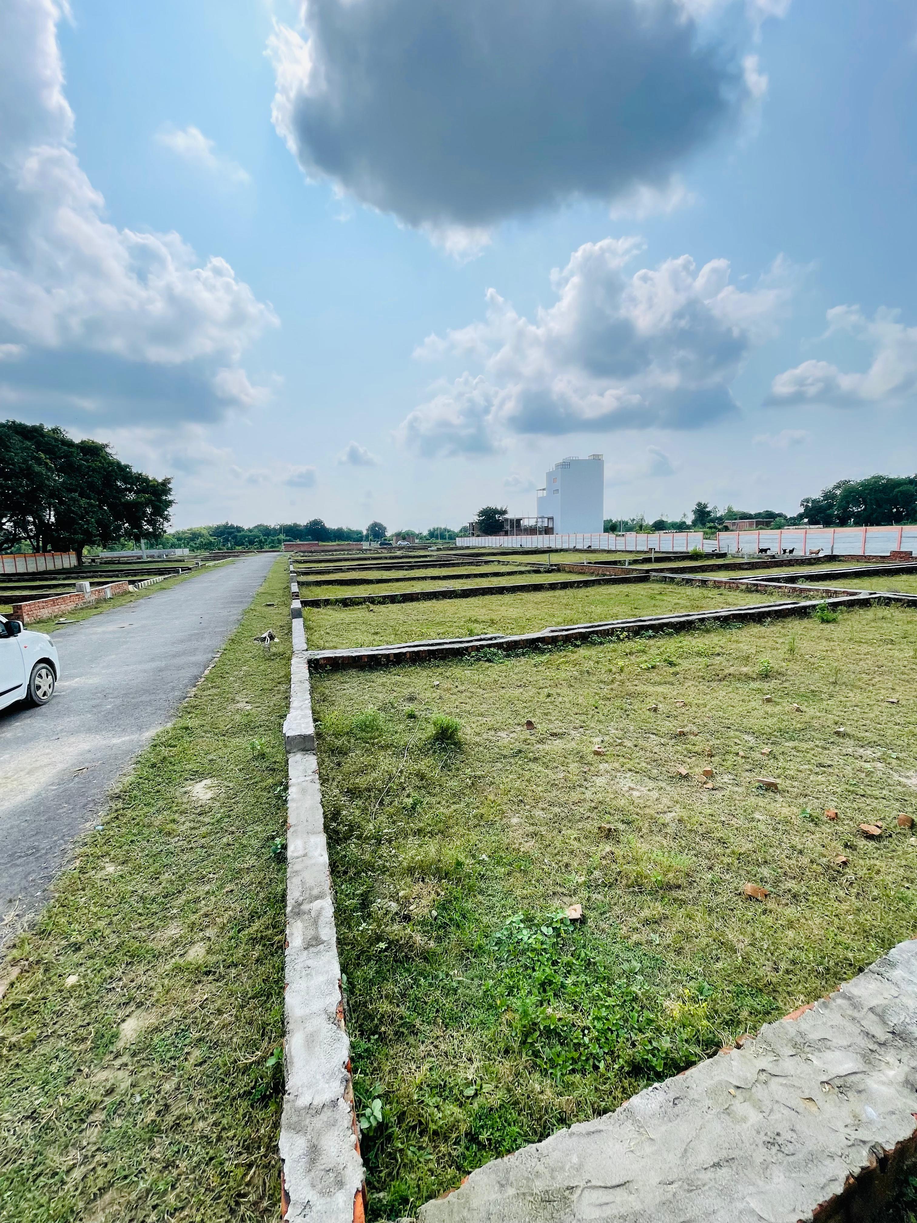 Plot For Sale in Mohanlalganj