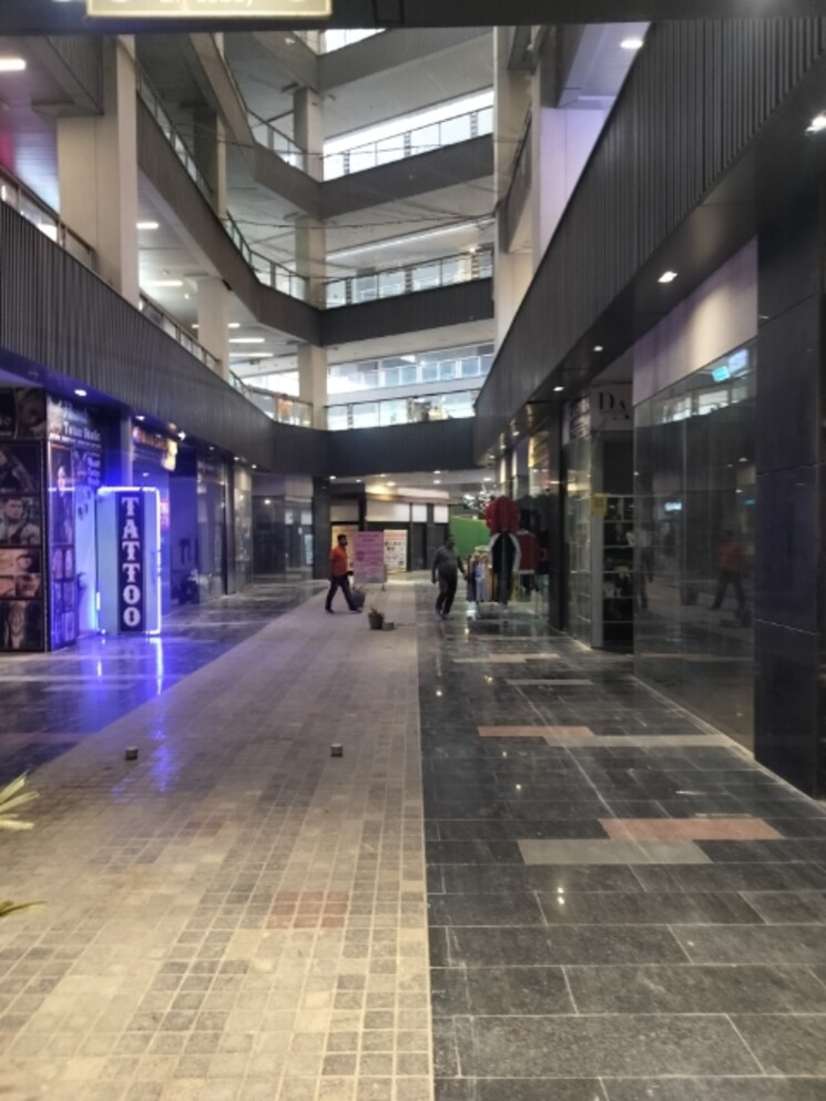  Parking, galaxy-blue-sapphire-plaza Commercial Shop 200 Sq.Ft. In Sector 4 Greater Noida Greater Noida 9550239