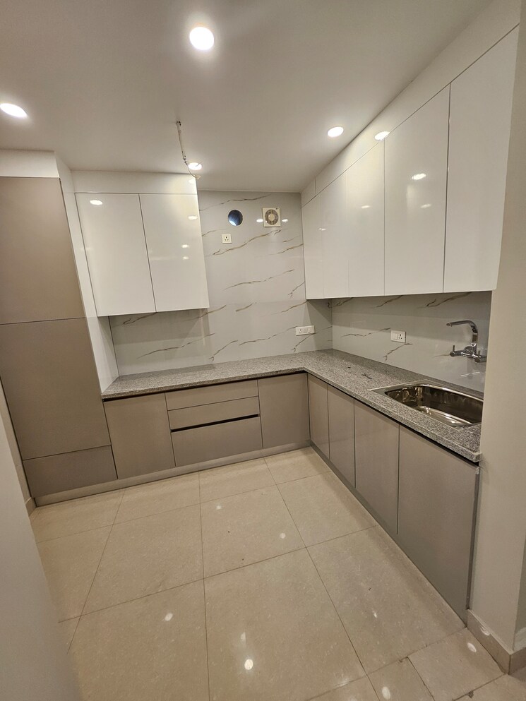 Kitchen, smart-world-gems 3 Bedroom 1423 Sq.Ft. Apartment In Sector 89 Gurgaon 9550279