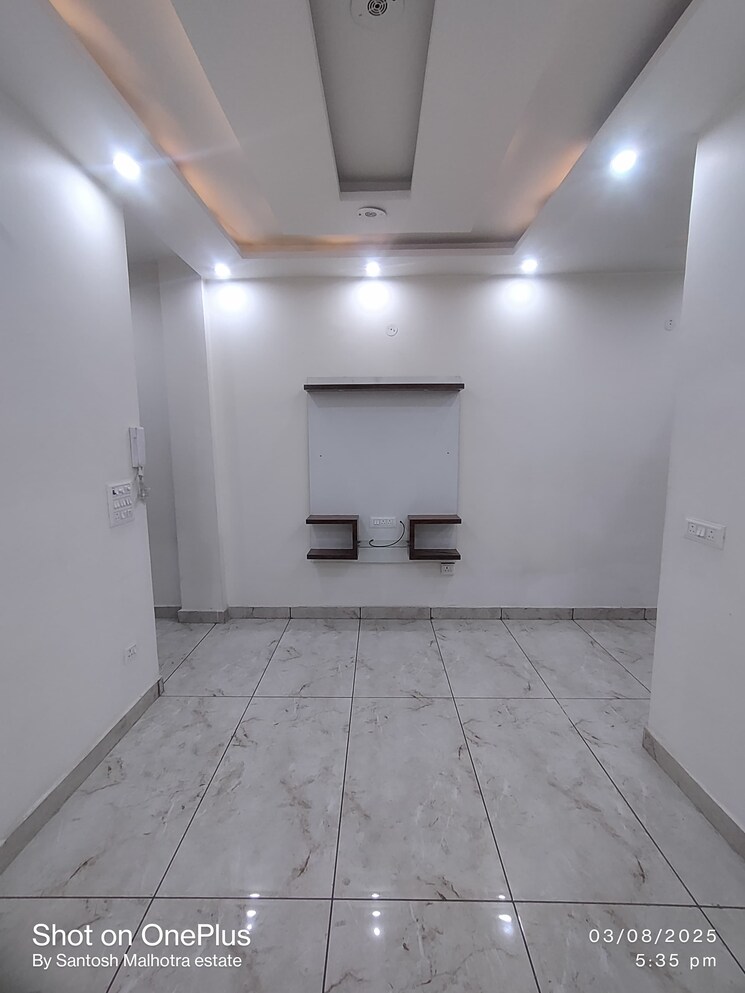 Room, dwarka mor 2 Bedroom 700 Sq.Ft. Builder Floor In Dwarka Mor Delhi 9550259