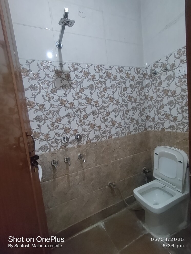Bathroom, dwarka mor 2 Bedroom 700 Sq.Ft. Builder Floor In Dwarka Mor Delhi 9550259