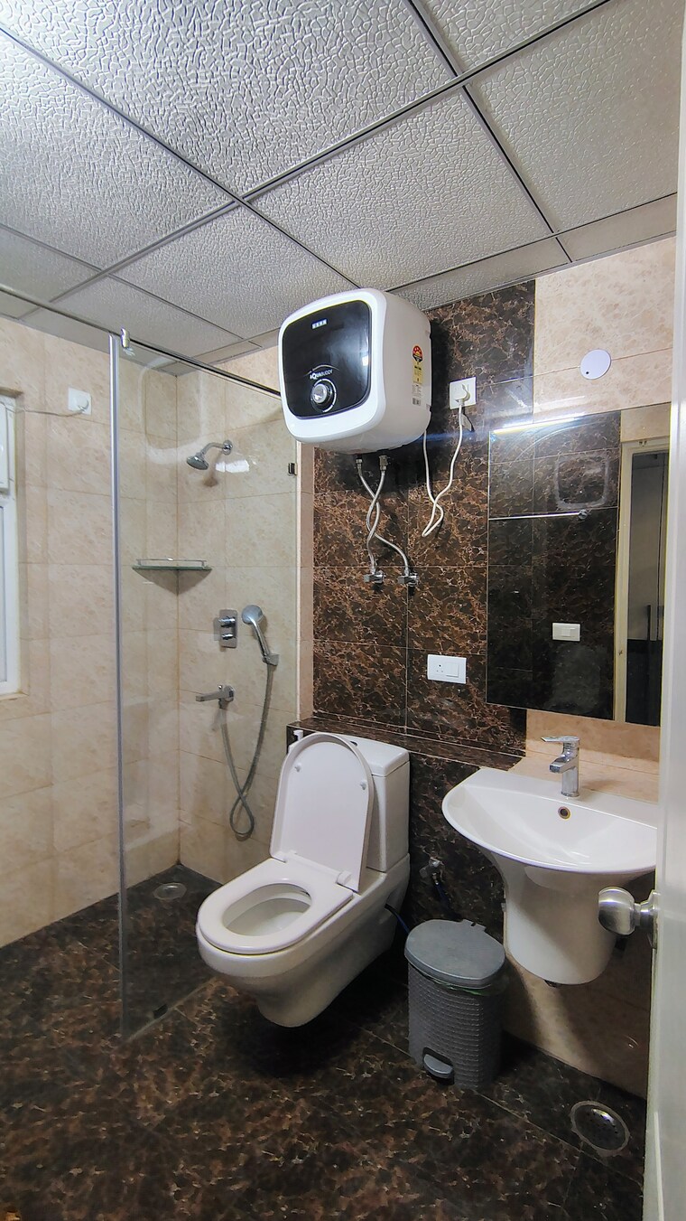 Bathroom, shree-vardhman-victoria 3.5 Bedroom 2200 Sq.Ft. Apartment In Sector 70 Gurgaon 9550302