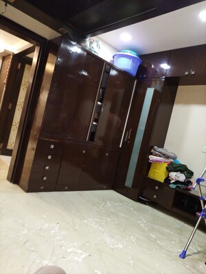 Room in 5 BHK Apartment at Topsia – for Sale