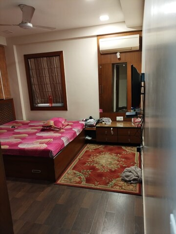 Bedroom in 5 BHK Apartment at Topsia – for Sale