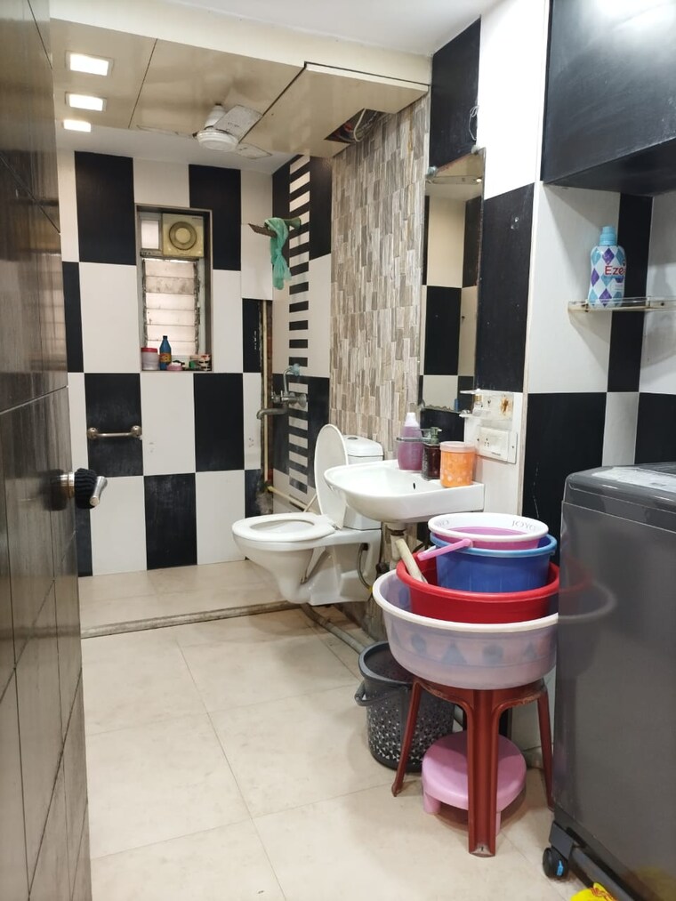 Attached Bathroom, topsia 5 Bedroom 2200 Sq.Ft. Apartment In Topsia Kolkata 9550267