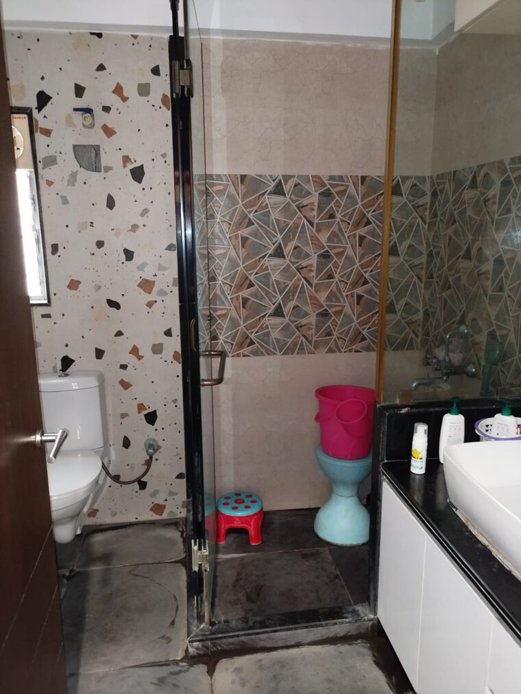 Bathroom, topsia 5 Bedroom 2200 Sq.Ft. Apartment In Topsia Kolkata 9550267