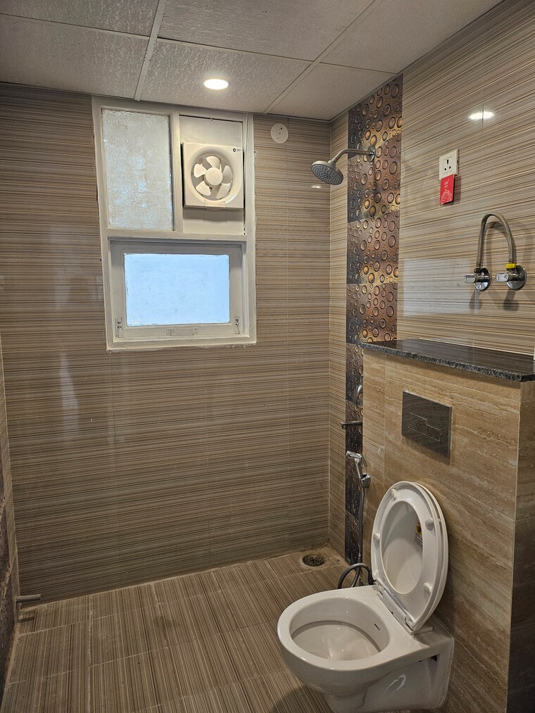 Bathroom, smart-world-gems 3 Bedroom 1423 Sq.Ft. Apartment In Sector 89 Gurgaon 9550320