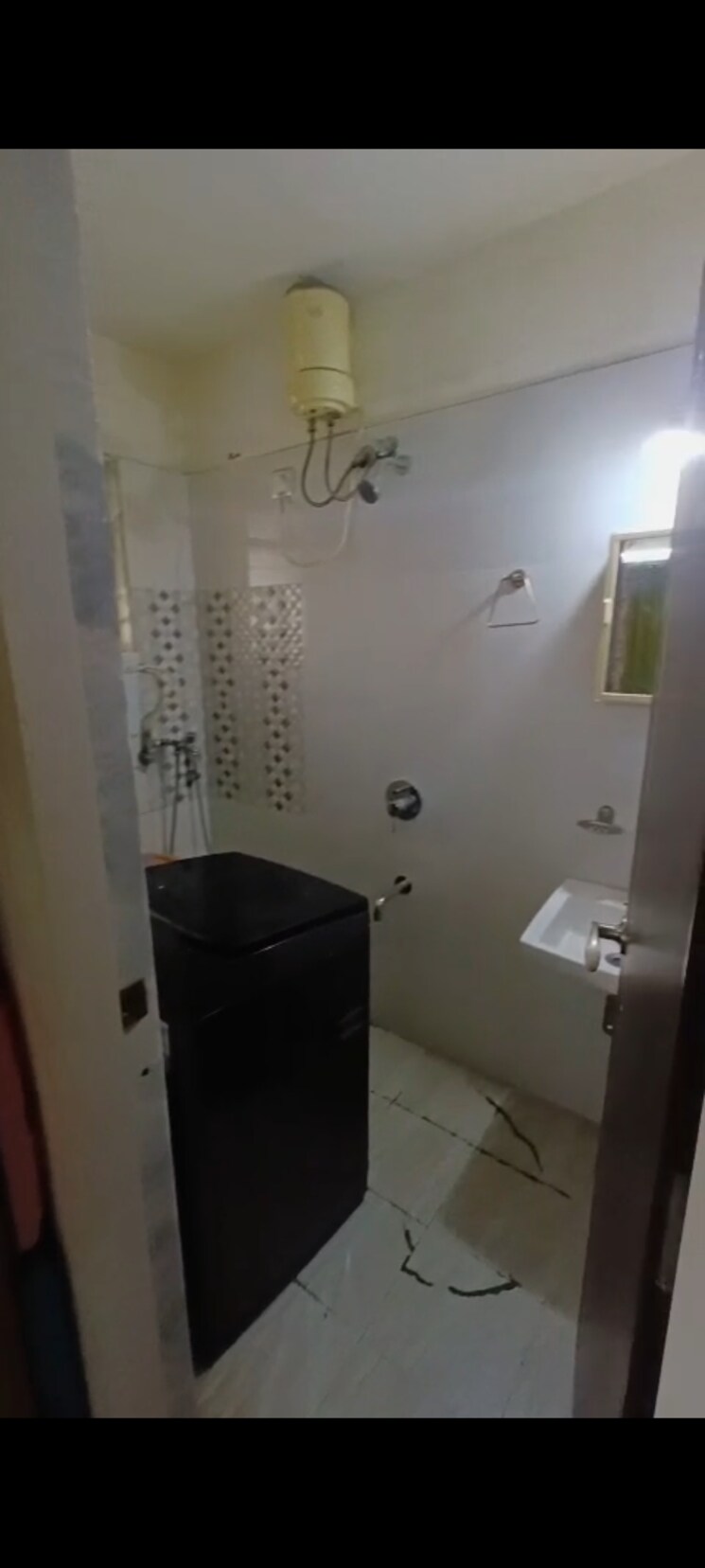Bathroom, rosa-gardenia 2.5 Bedroom 990 Sq.Ft. Apartment In Ghodbunder Road Thane 9550345