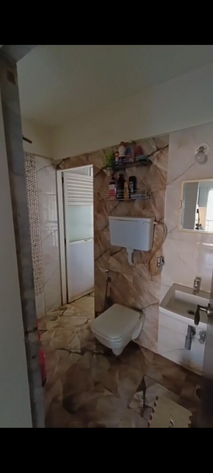 Bathroom, rosa-gardenia 2.5 Bedroom 990 Sq.Ft. Apartment In Ghodbunder Road Thane 9550345