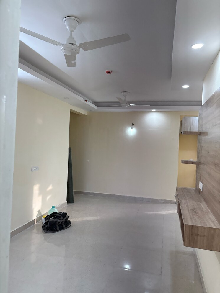 Room, signature-global-prime 2 Bedroom 834 Sq.Ft. Apartment In Sector 63a Gurgaon 9550435