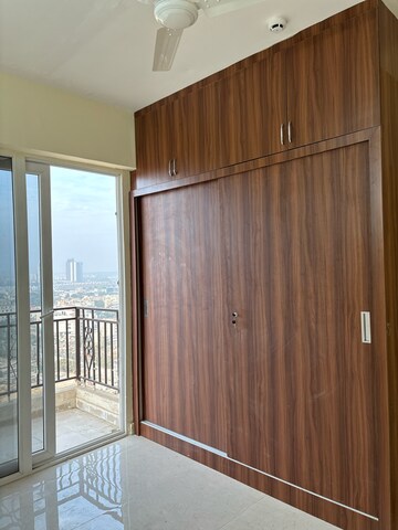 Room in 2 BHK Apartment at Signature Global Prime, Sector 63a – for Rent