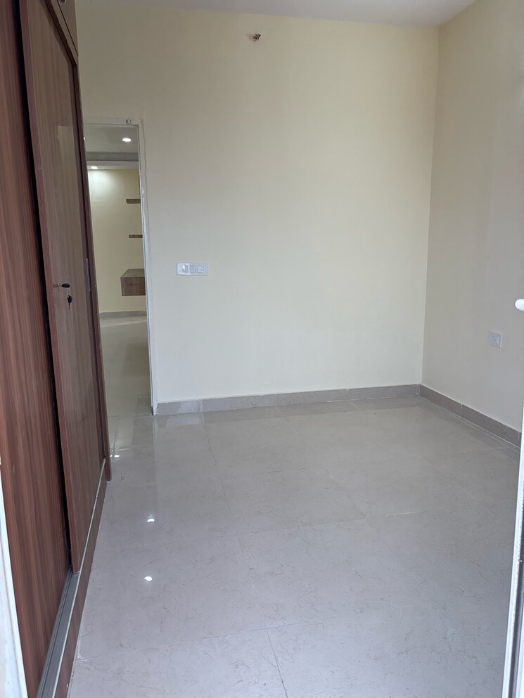 Room, signature-global-prime 2 Bedroom 834 Sq.Ft. Apartment In Sector 63a Gurgaon 9550435