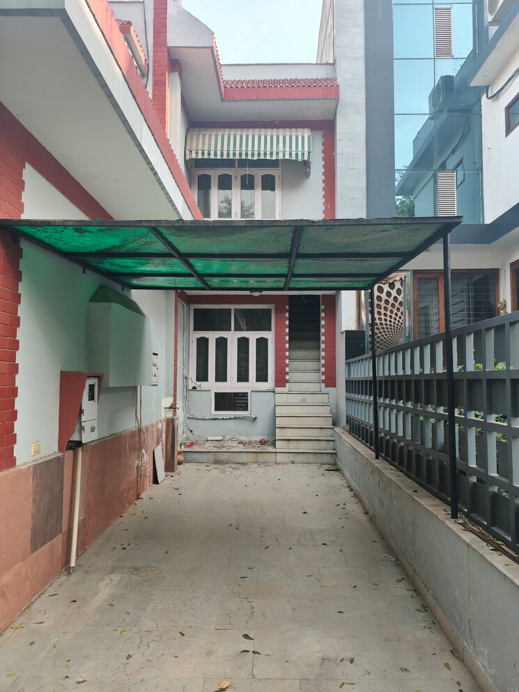 Balcony, greenwoods-society 3.5 Bedroom 300 Sq.Mt. Villa In Omega Iv Greater Noida Greater Noida 9550463