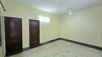 Room in 3 BHK Apartment at Middleton Street – for Sale