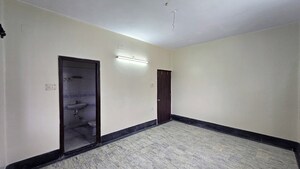 Room in 3 BHK Apartment at Middleton Street – for Sale